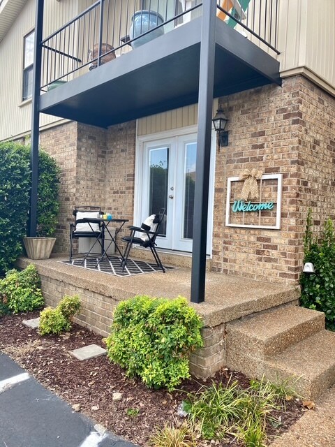 Front Porch - 2116 Hobbs Rd Condo Unit M10