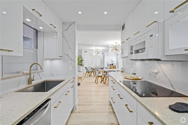 Building Photo - 1881 Washington Ave Unit 6D Rental