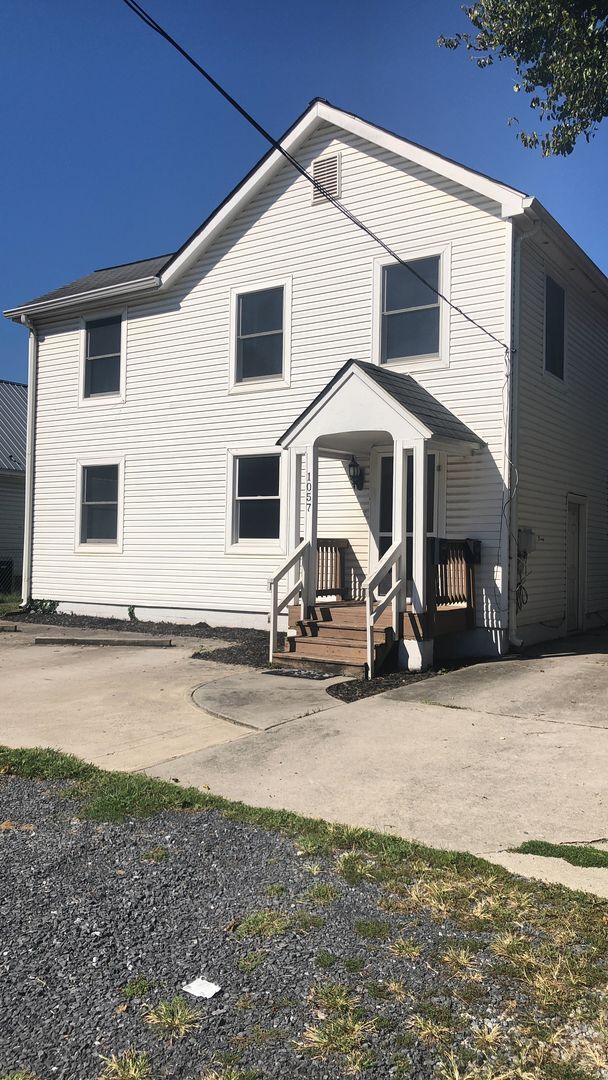 Building Photo - 1057 Jefferson Ave Unit 1057 Jefferson Ave  A Rental