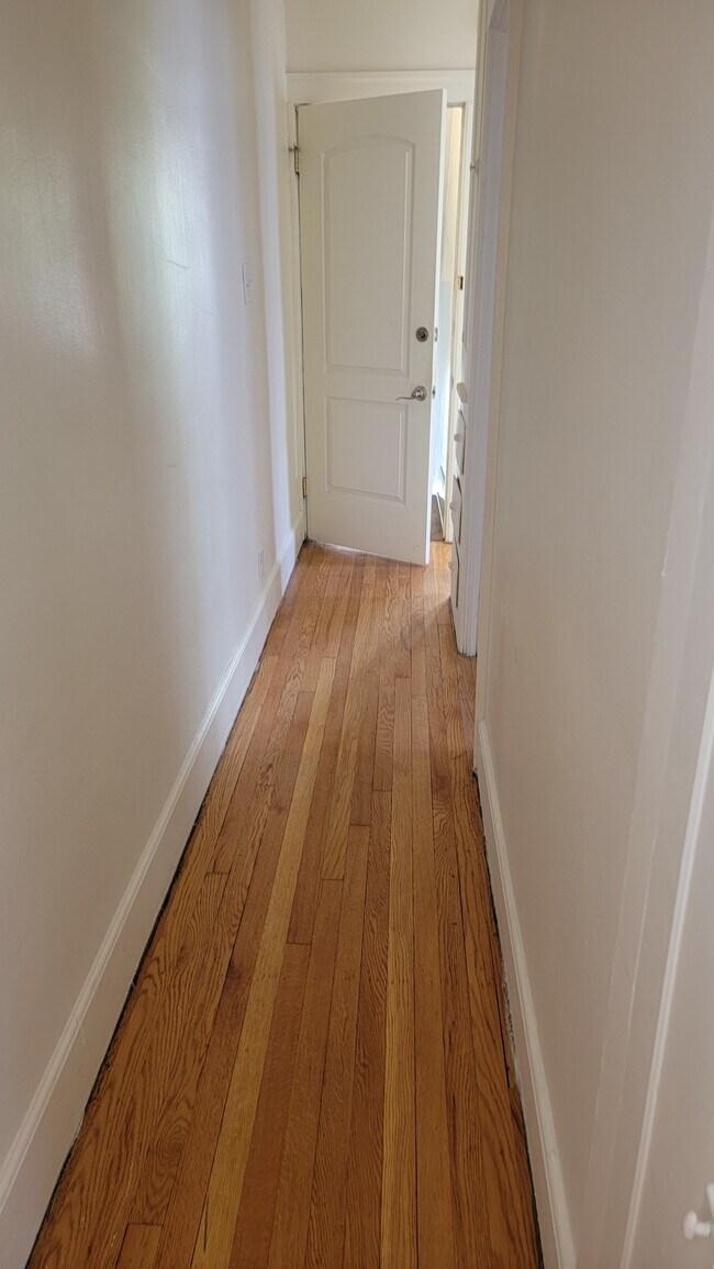 860 Beaconsfield Ave Unit APT 1N House Rental in Grosse Pointe Park, MI