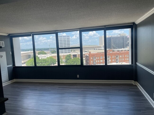 Photo - 1 bedroom studio high-rise condo Unit 1001