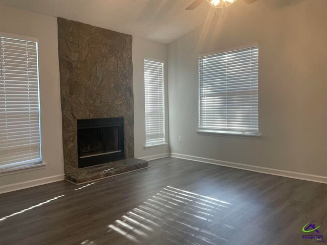 Photo - 337 Somerset Dr