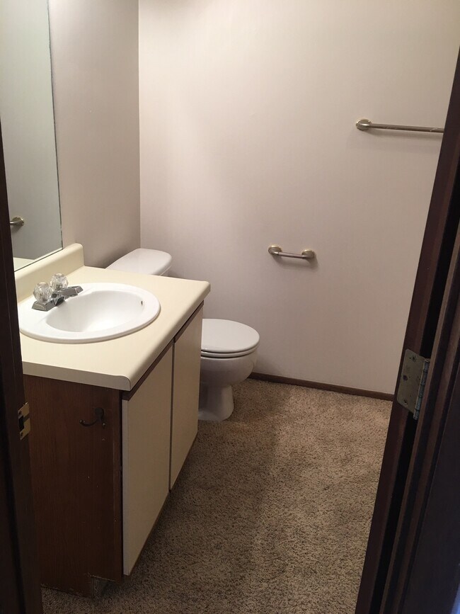 Bathroom 1 - 1800 Elbow Bnd Unit B