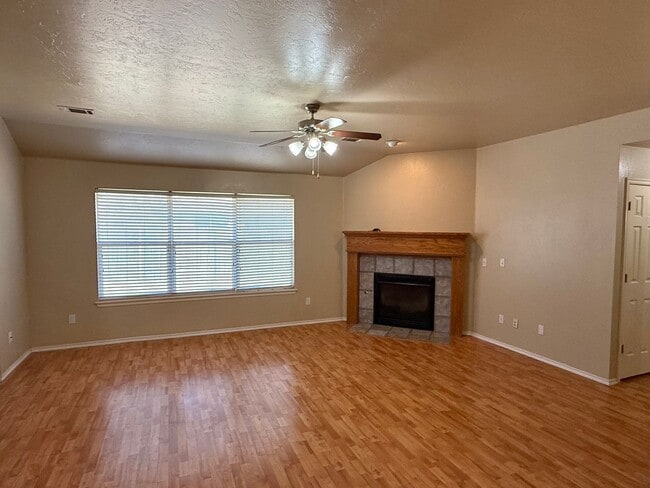 Photo - Great 3 Bed 2 Bath With Study In Edmond