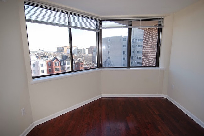 Photo - The Mondrian