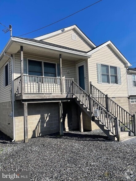 Building Photo - 211 N Avenue Unit Rental