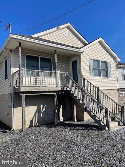 211 N Avenue Unit - 211 N Avenue House Unit
