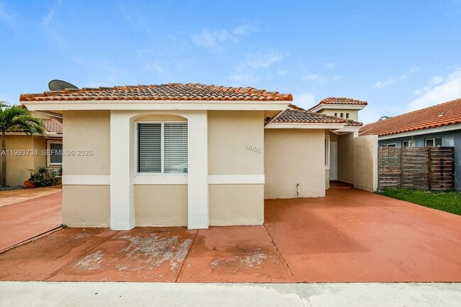 Building Photo - 1906 SW 123rd Ave