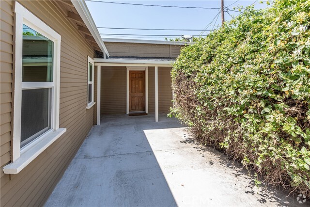 Building Photo - 859 N Kenwood St Rental