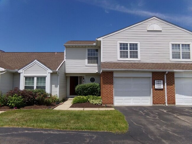 Great Fairborn Location 2 Bed 1.5 Bath Condo - Great Fairborn Location 2 Bed 1.5 Bath Condo