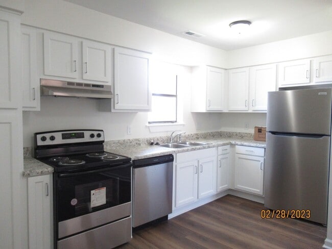 Photo - Newly Renovated- 2 bedroom, 2 bathroom apartment-Willow Run Apartments