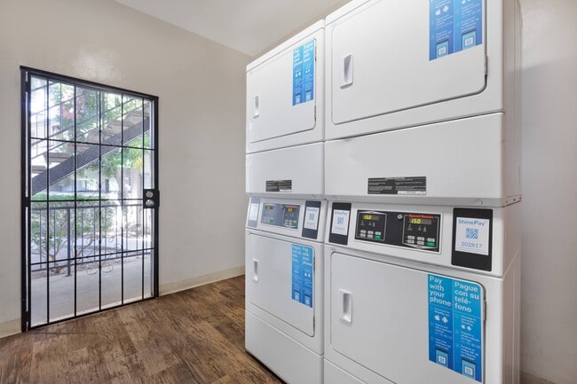 Chatsworth Pointe Apartment Homes