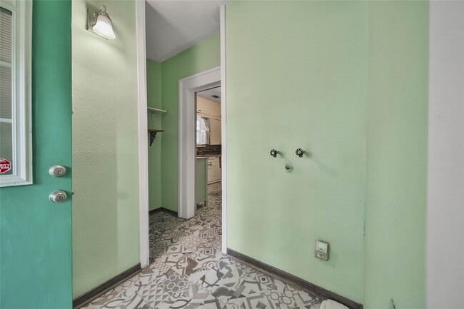 Building Photo - 606 Granberry St