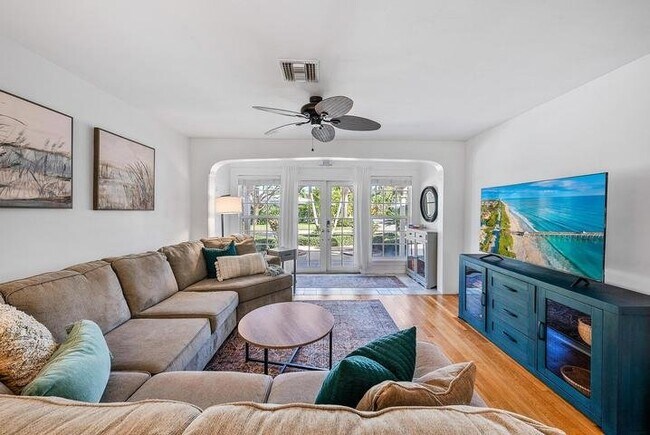 Photo - 381 Zenith Ln