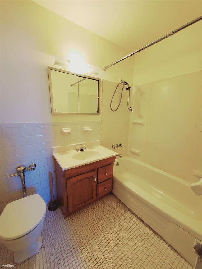 Photo - 1 br, 1 bath Condo - 140 Grove St Unit 6 Unidad 6