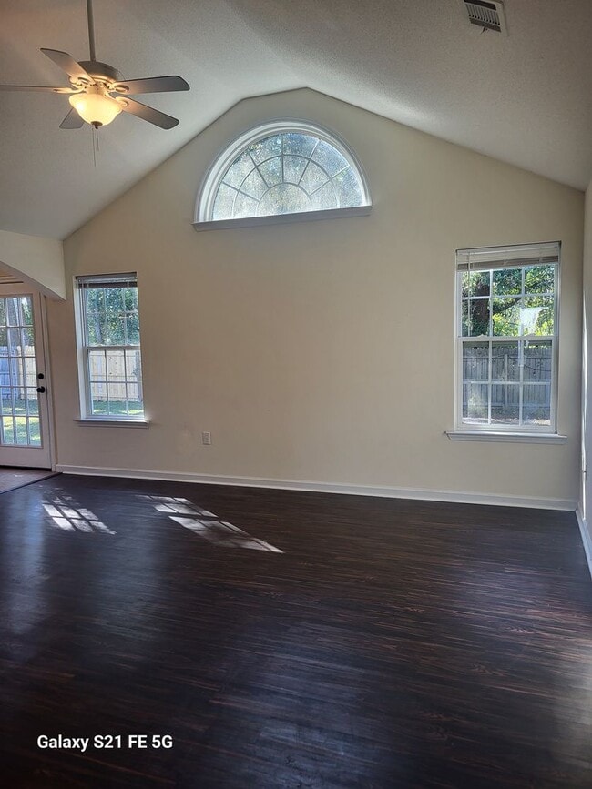 Photo - Beautiful 3/2 Near Moody Air Force Base; O...