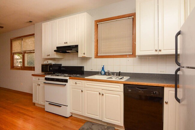 Photo - 1445 W Cortez St Unit 1