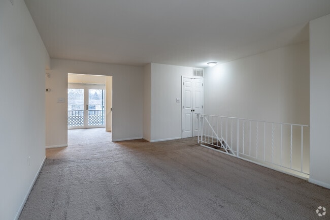 2BR, 2BA - 1,070SF - Living Room