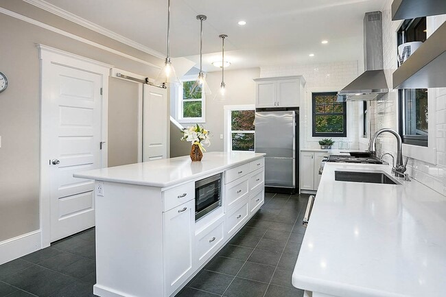 Photo - 128 NE 58th St
