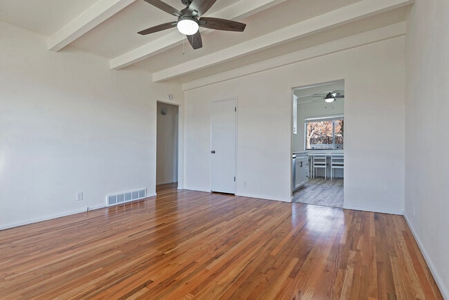 Sala de estar - 2719 S Melbourne St