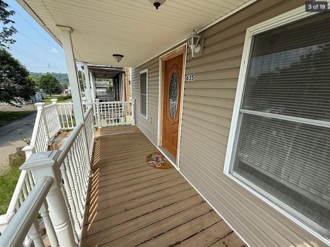 Photo - 635 Valley St