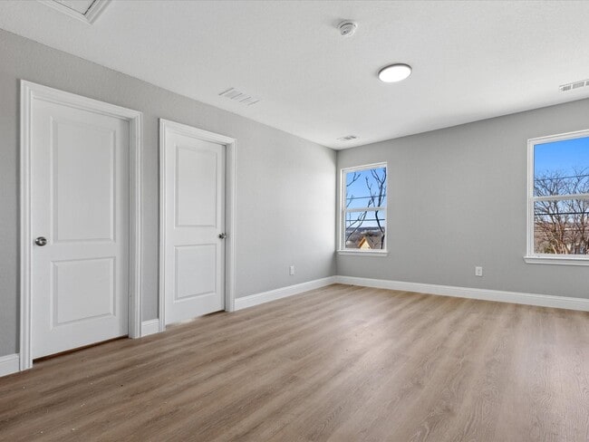 Photo - 2500 Oxford Ave