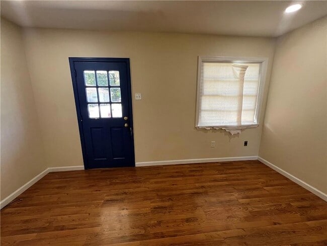 Photo - 715 Community St