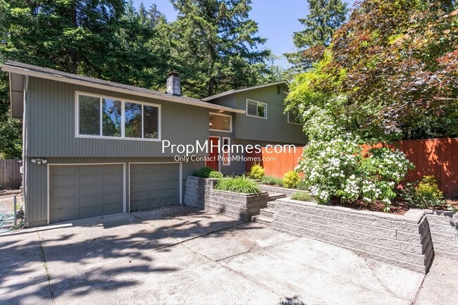 Building Photo - Freshly Renovated Four Bedroom Home in Bull Mountain!