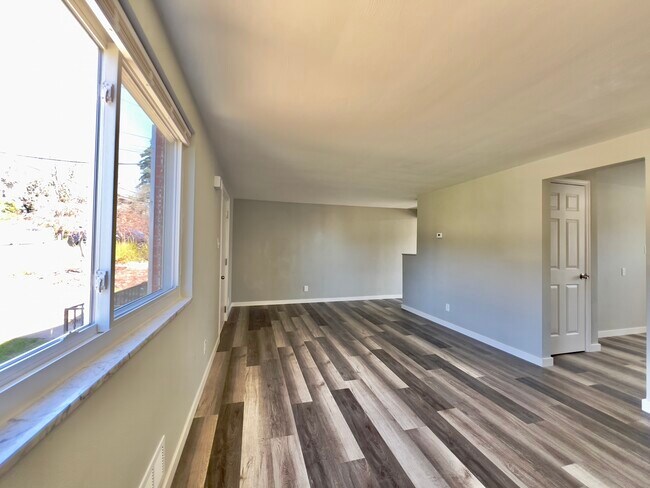 Living Room - 239 Richfield St