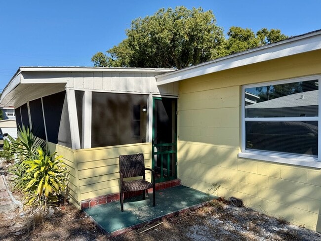 Building Photo - Amazing 2/1 so Close to the Ocean that you...