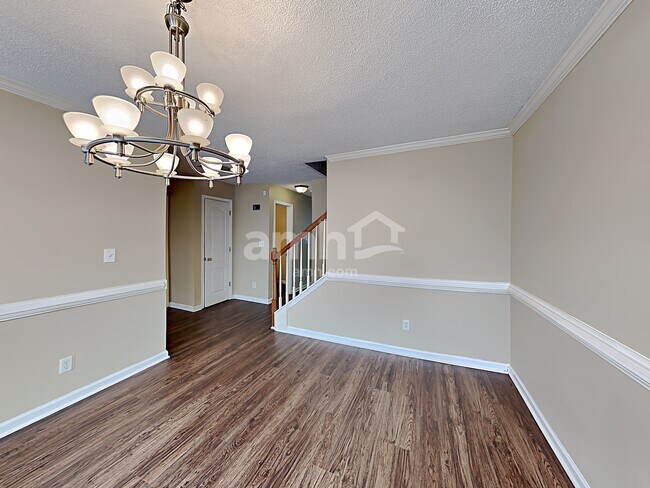 Photo - 5009 Yankee Doodle Dr