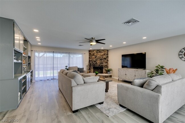 Photo - 2587 Swan Ln