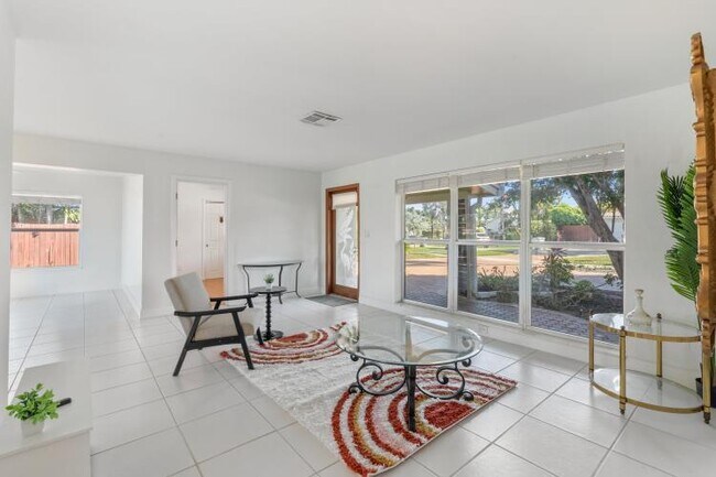 Photo - 1001 SE 5th Ave