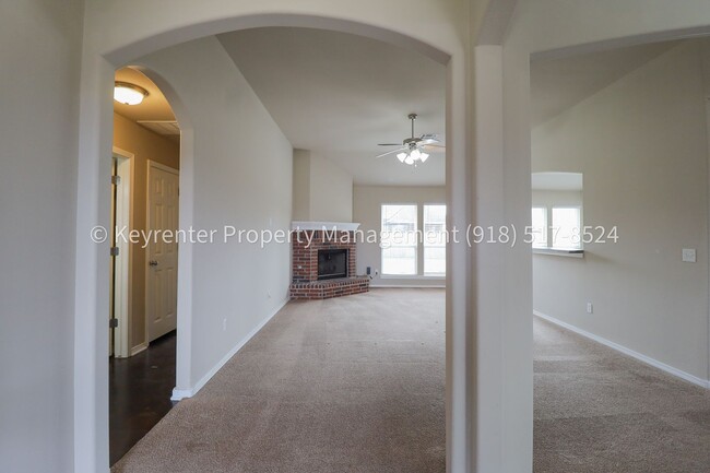 Photo - 3 Bed | 2 Bath | Broken Arrow