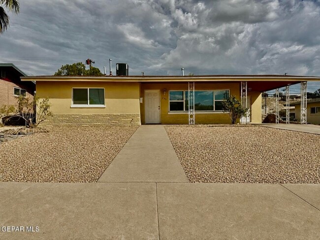 Building Photo - 209 San Saba Rd