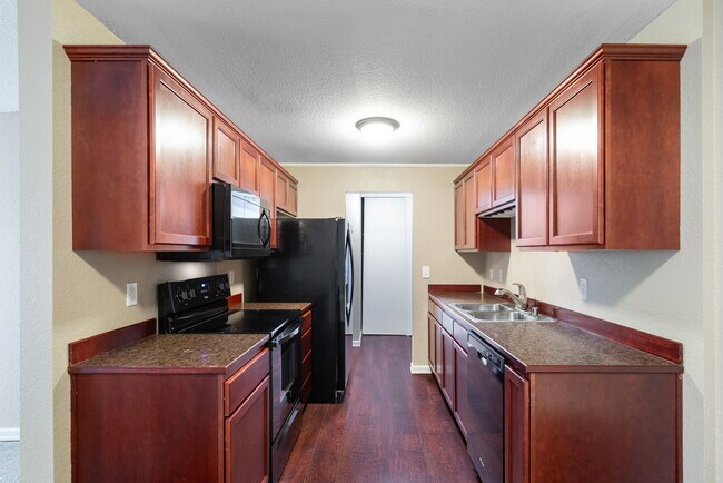 Photo - 750 N 143rd St Unidad 111