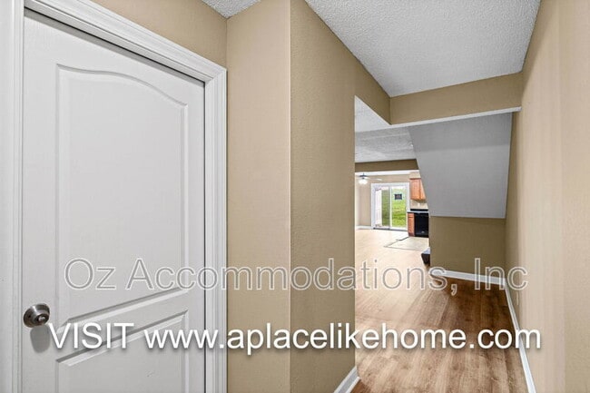 Photo - 805 SW Imperial Ln
