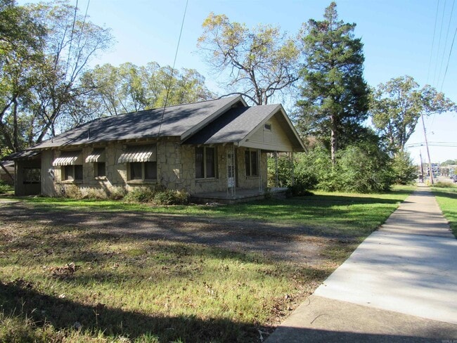 Photo - 405 E Main St