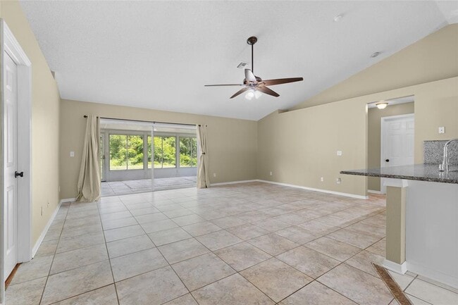 Photo - 148 Country Lakes Cir