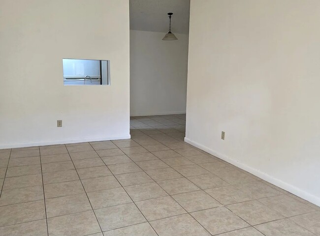 3228 Bloomingdale Villas Ct