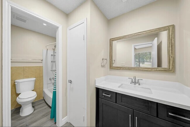 Photo - 8427 Sands Point Dr Unidad 26