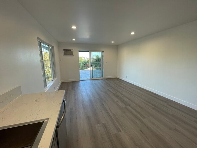 Photo - 1419 Allesandro St Unit B