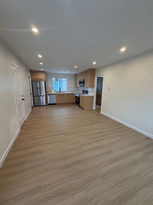 3835 Baker St