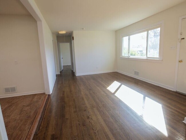 Photo - 2500 Byron St