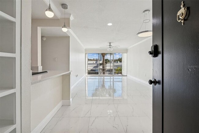 Photo - 2302 S Manhattan Ave Unit 213