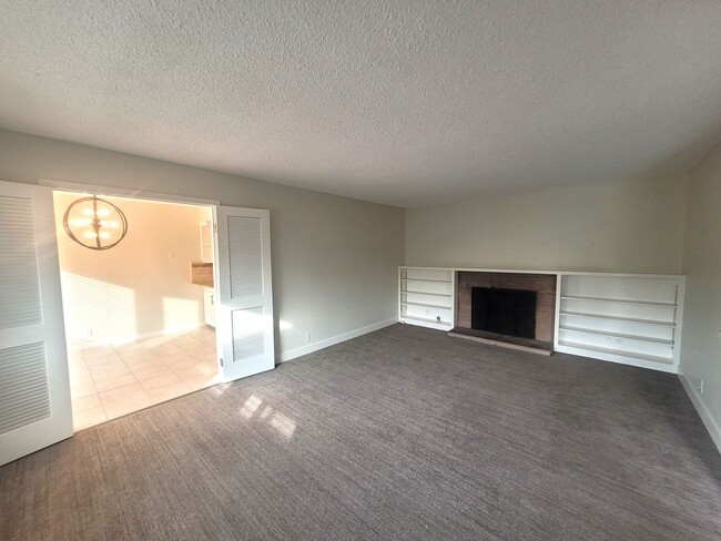 Photo - 1270-1272 Meredith Way Unit 1272