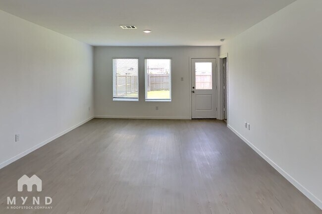 Photo - 922 Lago Laceno Ln