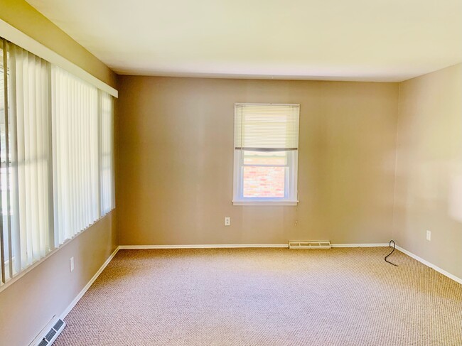 Living Room - 1505 Wilderness Dr