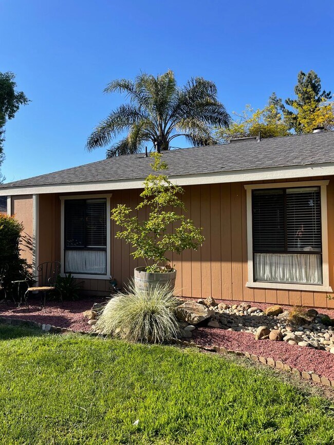 Photo - 242 N Crenshaw St