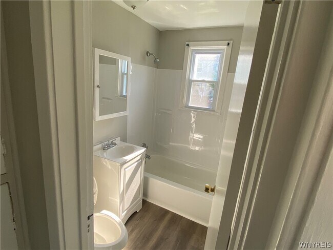 Photo - 21 Chapman Pl